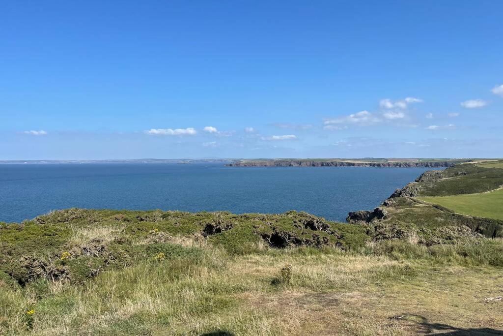 Cottage With Hot Tub In Pembrokeshire Хавърфордуест Екстериор снимка