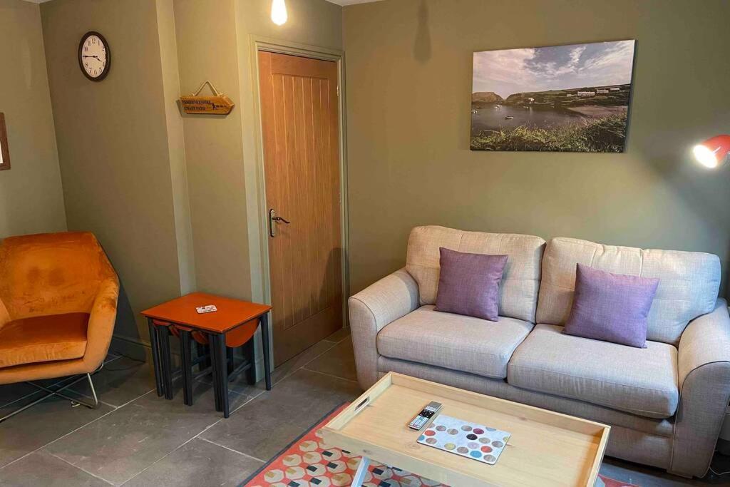 Cottage With Hot Tub In Pembrokeshire Хавърфордуест Екстериор снимка