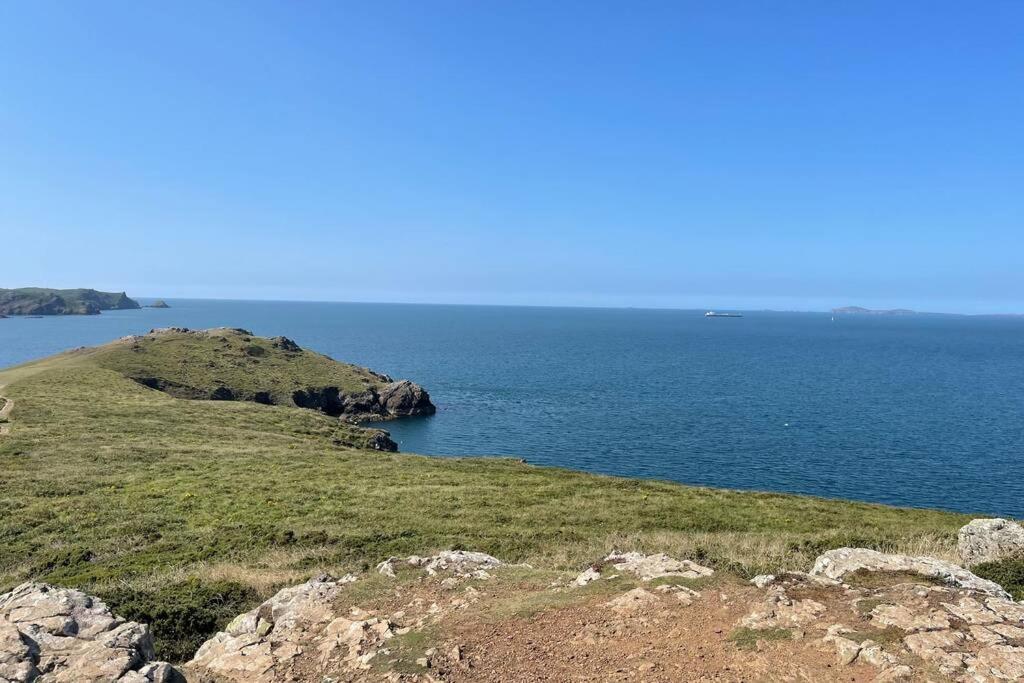 Cottage With Hot Tub In Pembrokeshire Хавърфордуест Екстериор снимка