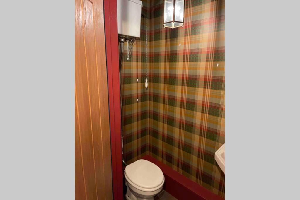 Cottage With Hot Tub In Pembrokeshire Хавърфордуест Екстериор снимка