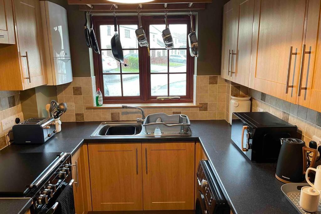 Cottage With Hot Tub In Pembrokeshire Хавърфордуест Екстериор снимка