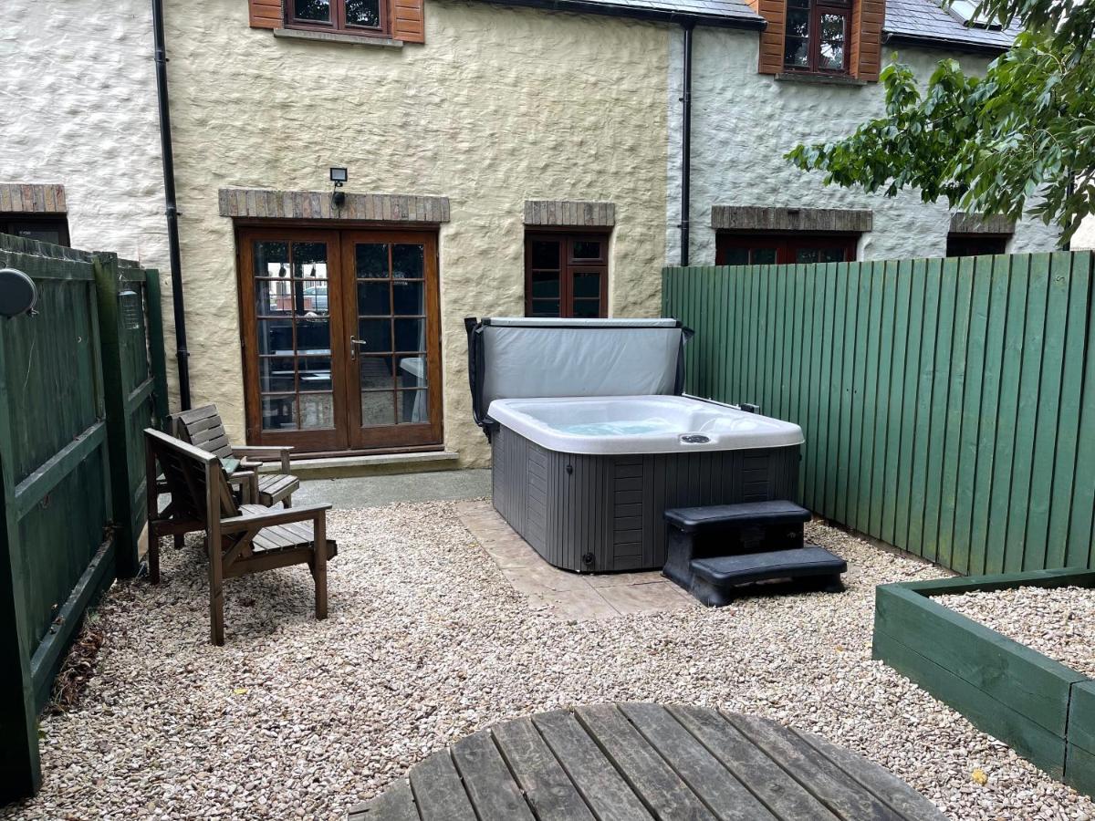 Cottage With Hot Tub In Pembrokeshire Хавърфордуест Екстериор снимка