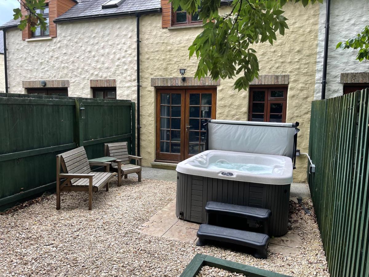 Cottage With Hot Tub In Pembrokeshire Хавърфордуест Екстериор снимка